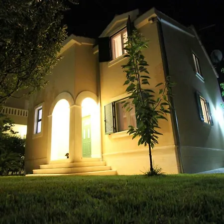 Mendula Villa Kaštela