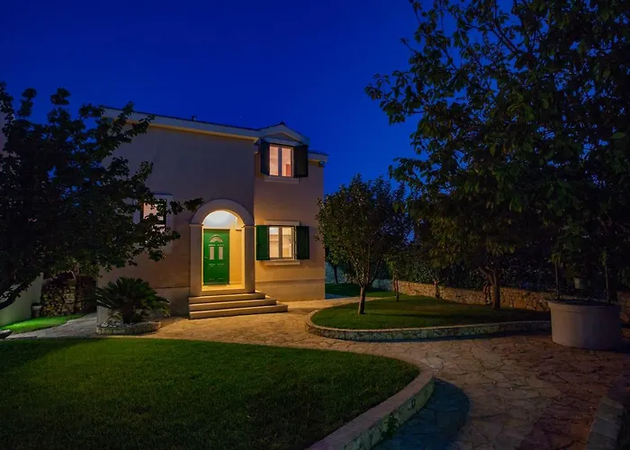 Mendula Villa