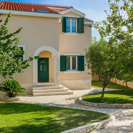 Mendula Villa *