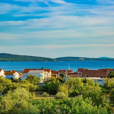 Mendula Villa Kastela