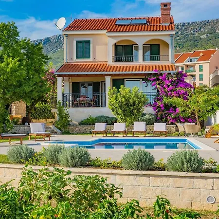 Villa Mendula *