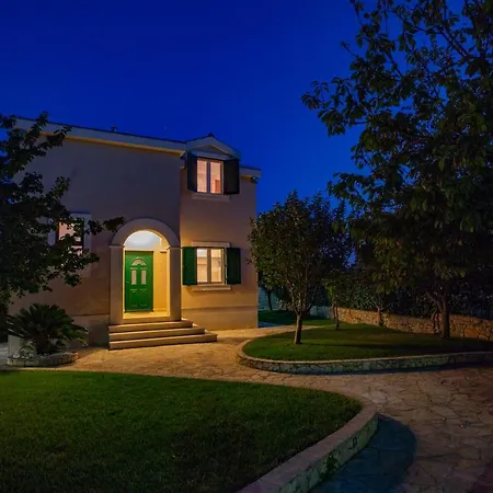 Mendula Villa