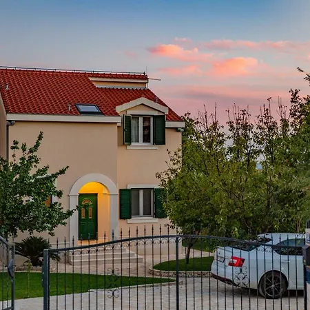 Mendula Βίλα Kaštela